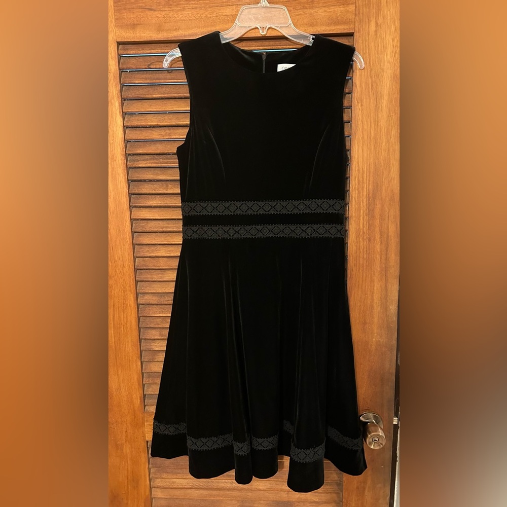 CALVIN KLEIN Black Velour Elegant Chic Holiday Dress w Crochet Trim Size 8